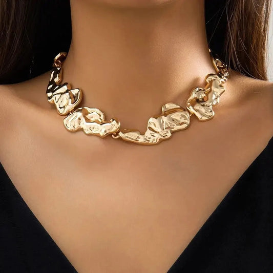 Exaggerated Gold Color Heavy Metal Short Chokers Necklaces for Women Elegant Luxury Irregular Neck Chain Wed Jewelry Accessories